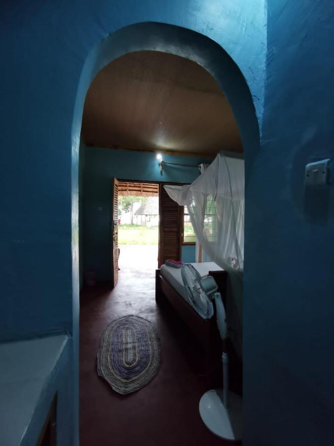 Afro Whale Shark Safari Bed & Breakfast Kilindoni Exterior photo
