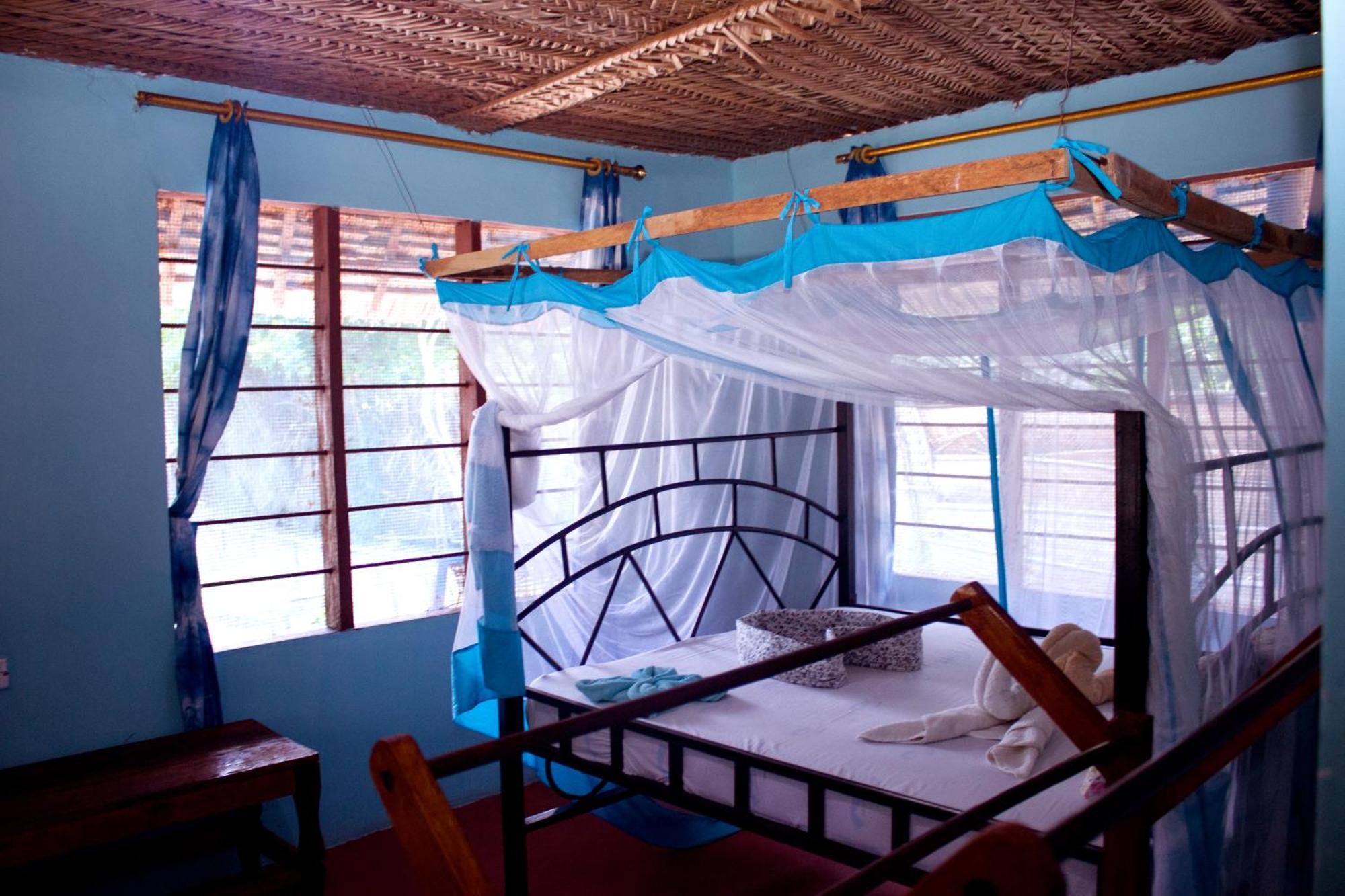 Afro Whale Shark Safari Bed & Breakfast Kilindoni Exterior photo